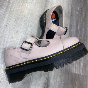 NWOB  DR. MARTENS Woman’s Bethan Leather Maryjane Platform Shoes Size 9 Taupe